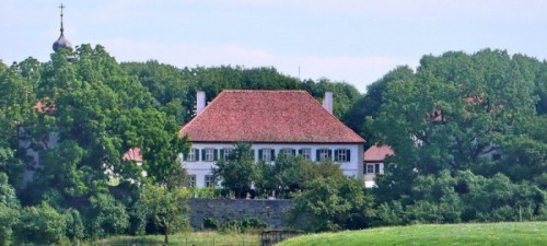 Вид замка летом